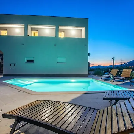 Honey With Private Pool, Near Split Vila Tugare