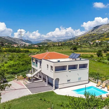 Honey With Private Pool, Near Split Vila *